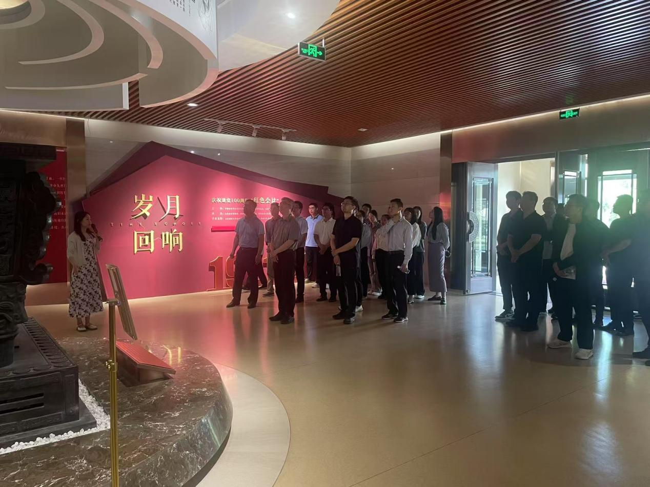 市財(cái)金集團(tuán)組織青年員工參觀(guān)山東會(huì)計(jì)博物館廉政教育基地